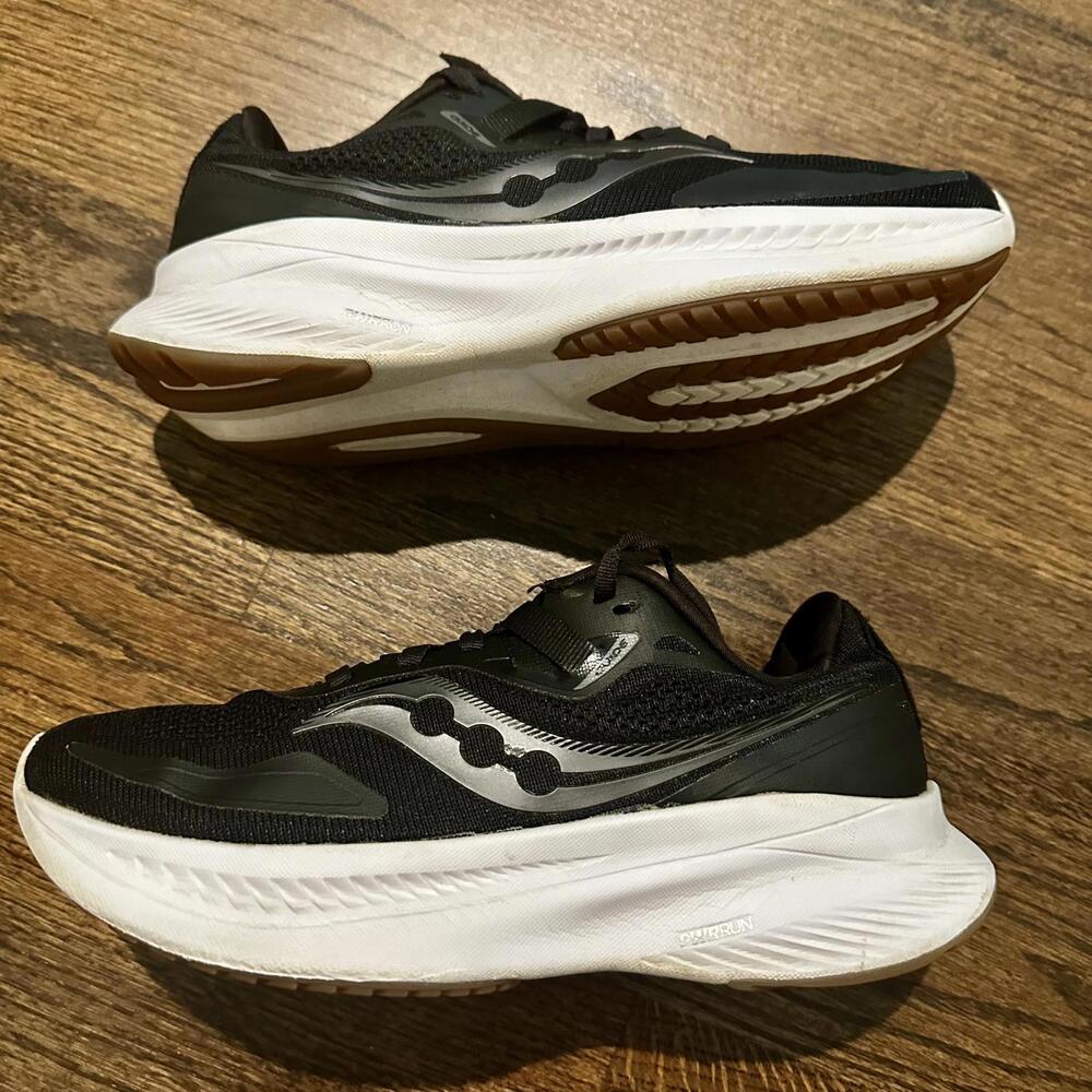 Saucony Guide black sneakers. Women’s size 6.5. Excellent shape.